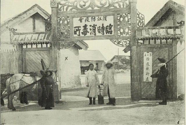 一个世纪前的鼠疫,华侨医生发明"伍氏口罩",给清政府"长脸"