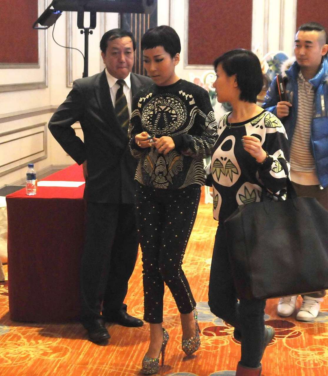 吉克隽逸与刘维:一场厕所里的心灵对话  吉克隽逸,一个凭借《中国好