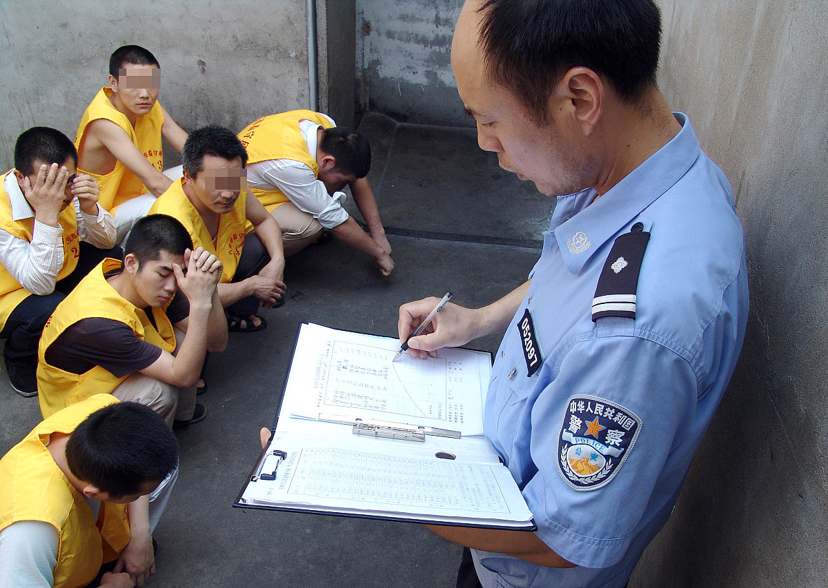 近日,湖北阳新县看守所民警金道铜因索贿,诈骗被判刑,令人震惊