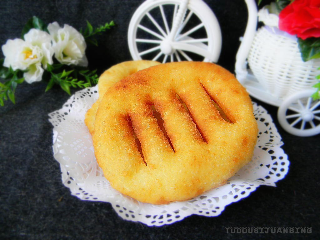这饼虽然是油炸,但是一点不吃油,而且熟的很快,需要提前都做好,一个爱