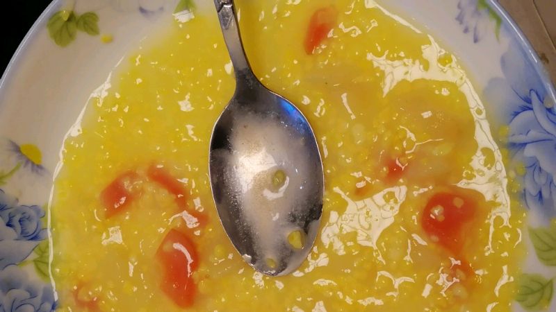 水果粥这样做,天天吃不仅美颜还能减肥,看小伙吃的多带劲