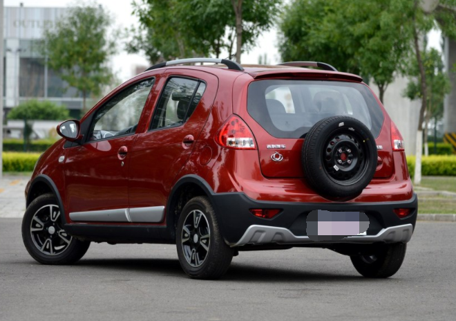 熊猫汽车颜值成为了亮点,还是内饰让人喜欢,储物空间也很不错