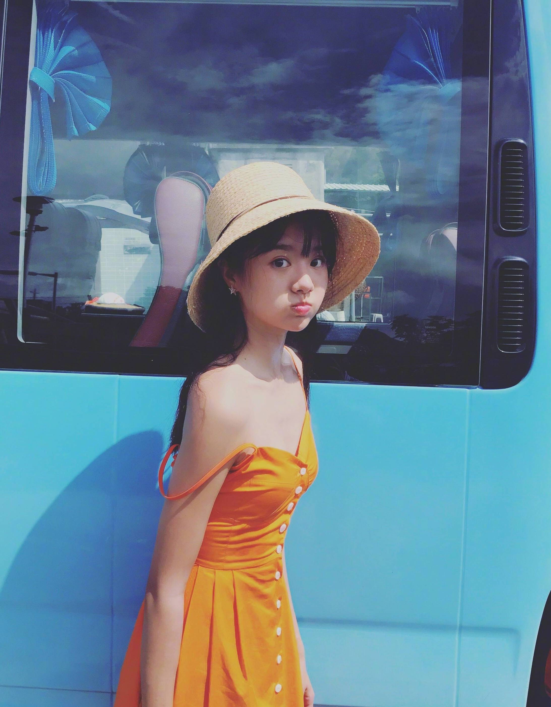 "杨肖和美"潘美烨一双大长腿很吸睛,不要太漂亮啊,像马思纯?