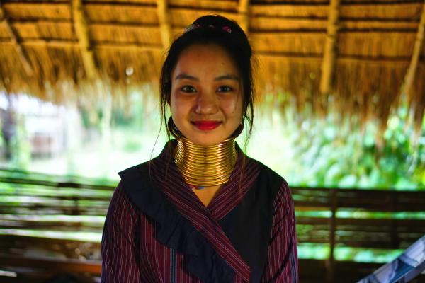 泰缅克伦族的长颈女人,是一种悲哀还是一种习惯?