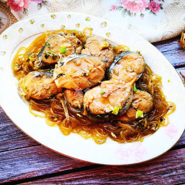 鲅鱼炖粉条,咸鲜过瘾,味道到底怎么样呢,只等你来品尝了