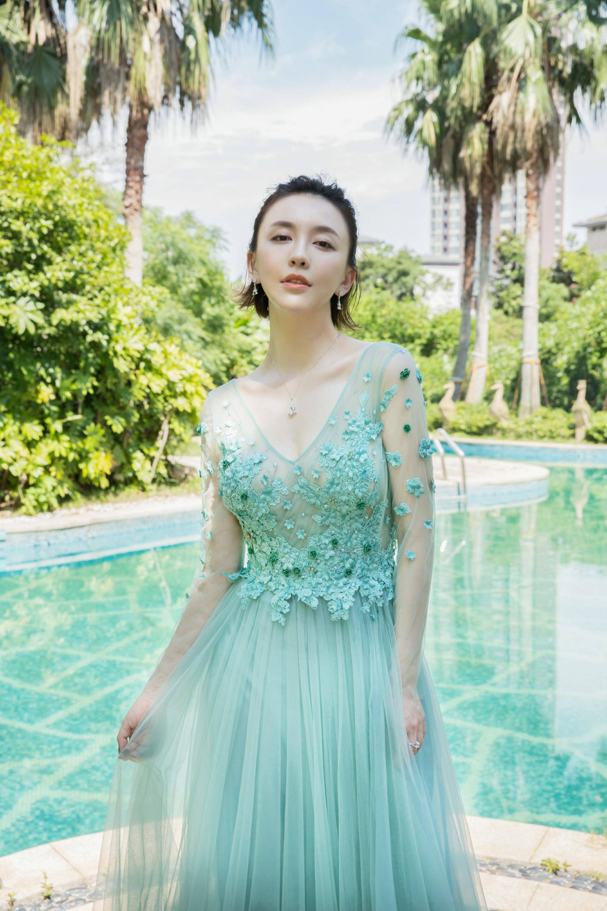 一个拥有完美胸型却默默无闻的女星,网友:这一看就是水蜜桃型!