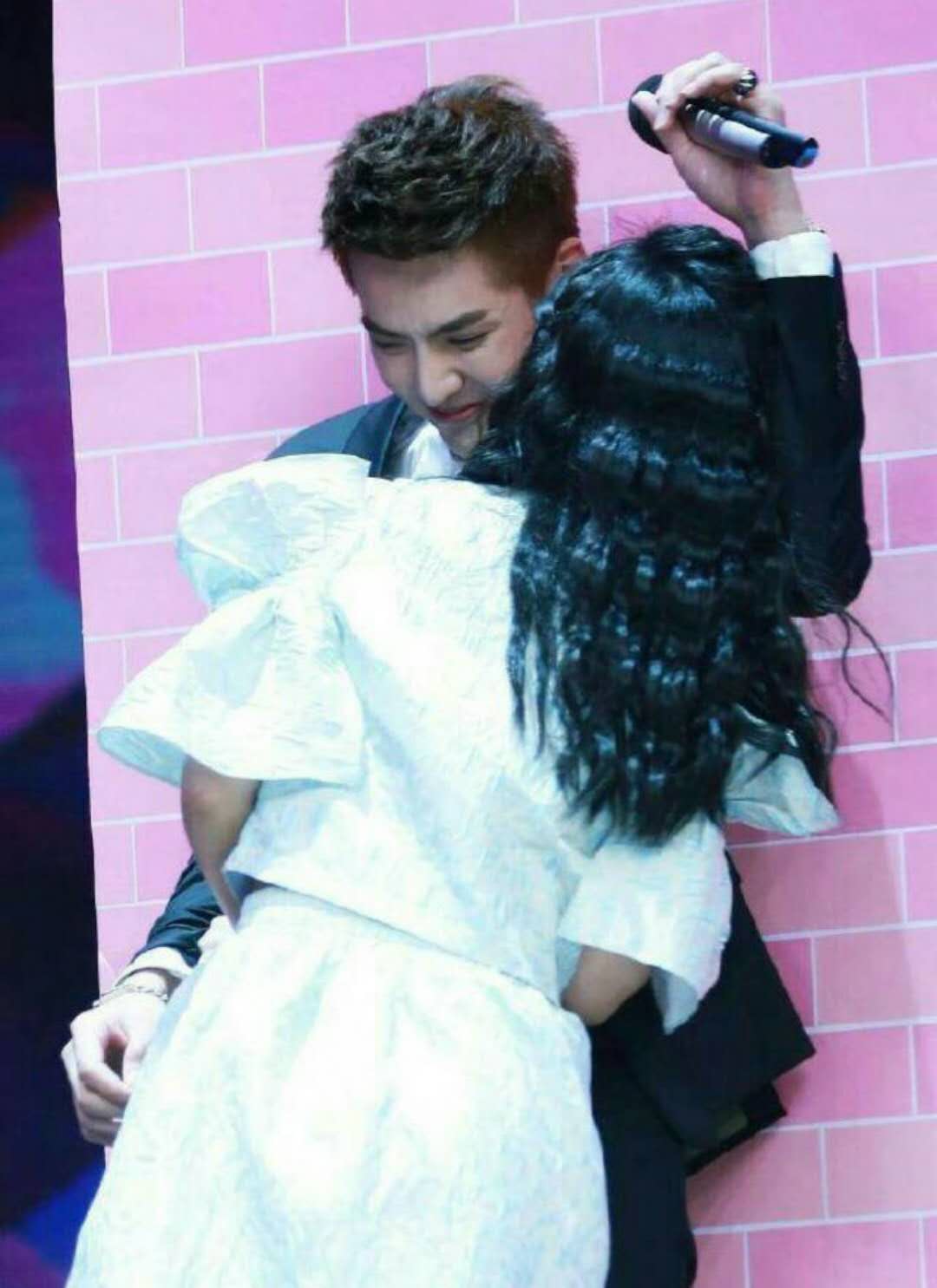 盘点那些在综艺节目中上演壁咚的明星们,她壁咚过吴亦凡