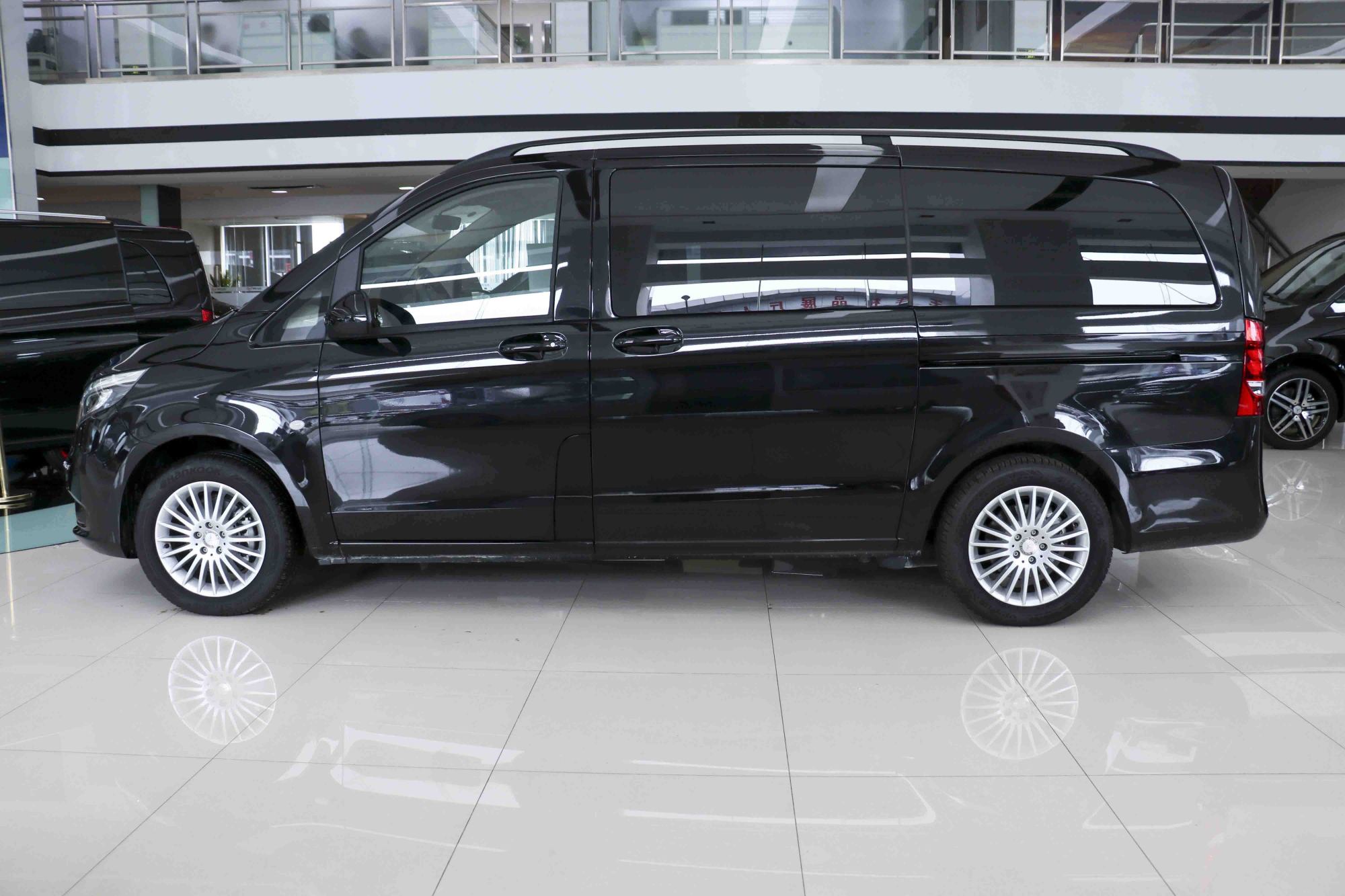 (每日看车)迈巴赫定制高端商务车奔驰维特斯实车拍摄