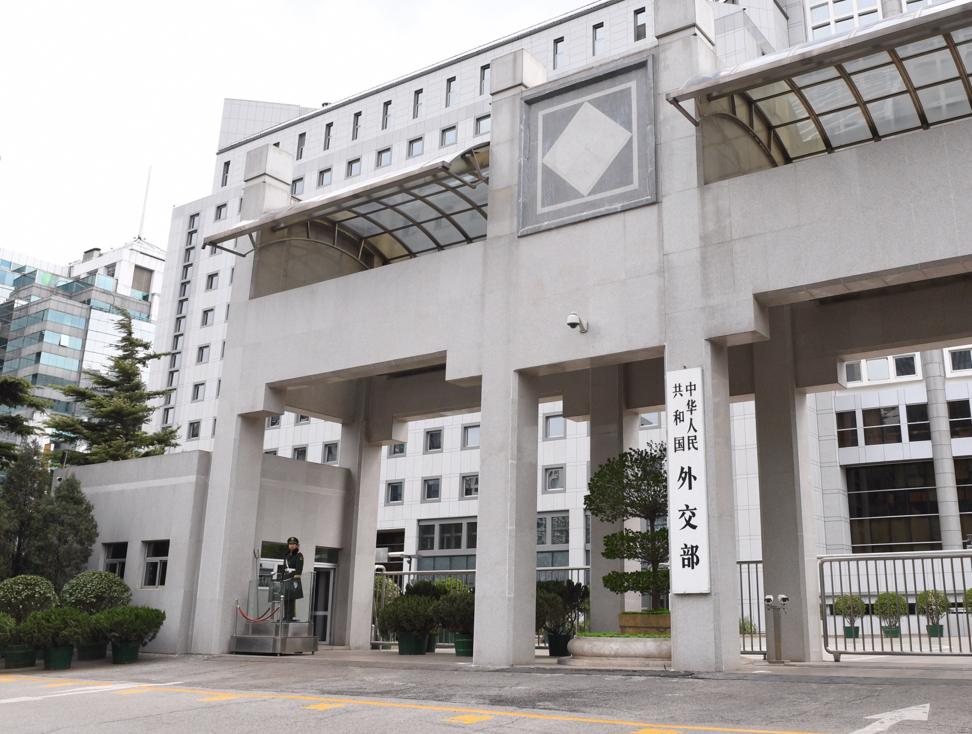 外交部:坚持一个中国原则是人心所向,大势所趋