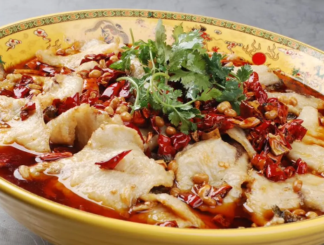 做水煮鱼时,开水下锅还是冷水下锅?学会正确做法,鱼肉嫩滑不碎