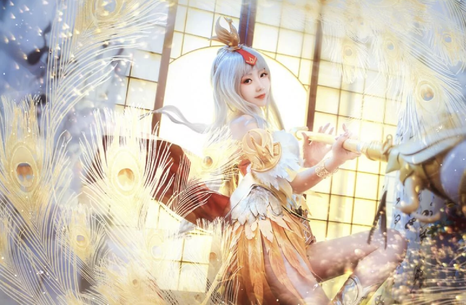 王者荣耀:18岁少女cos王昭君,这柔情的"小妖精",完全lou不住