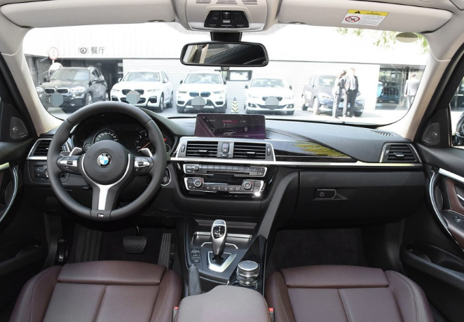 宝马3系320li m运动曜夜版,时尚的造型,魅力十足