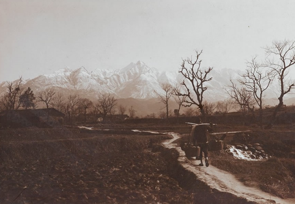 晚清民国老照片:图3为四川人力车,图6是官员的合照