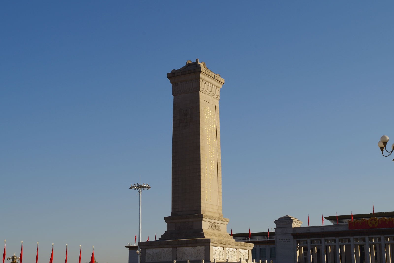 除了北京市人民英雄纪念碑,曼谷大王宫,建筑雄伟的旅游休闲场所还有