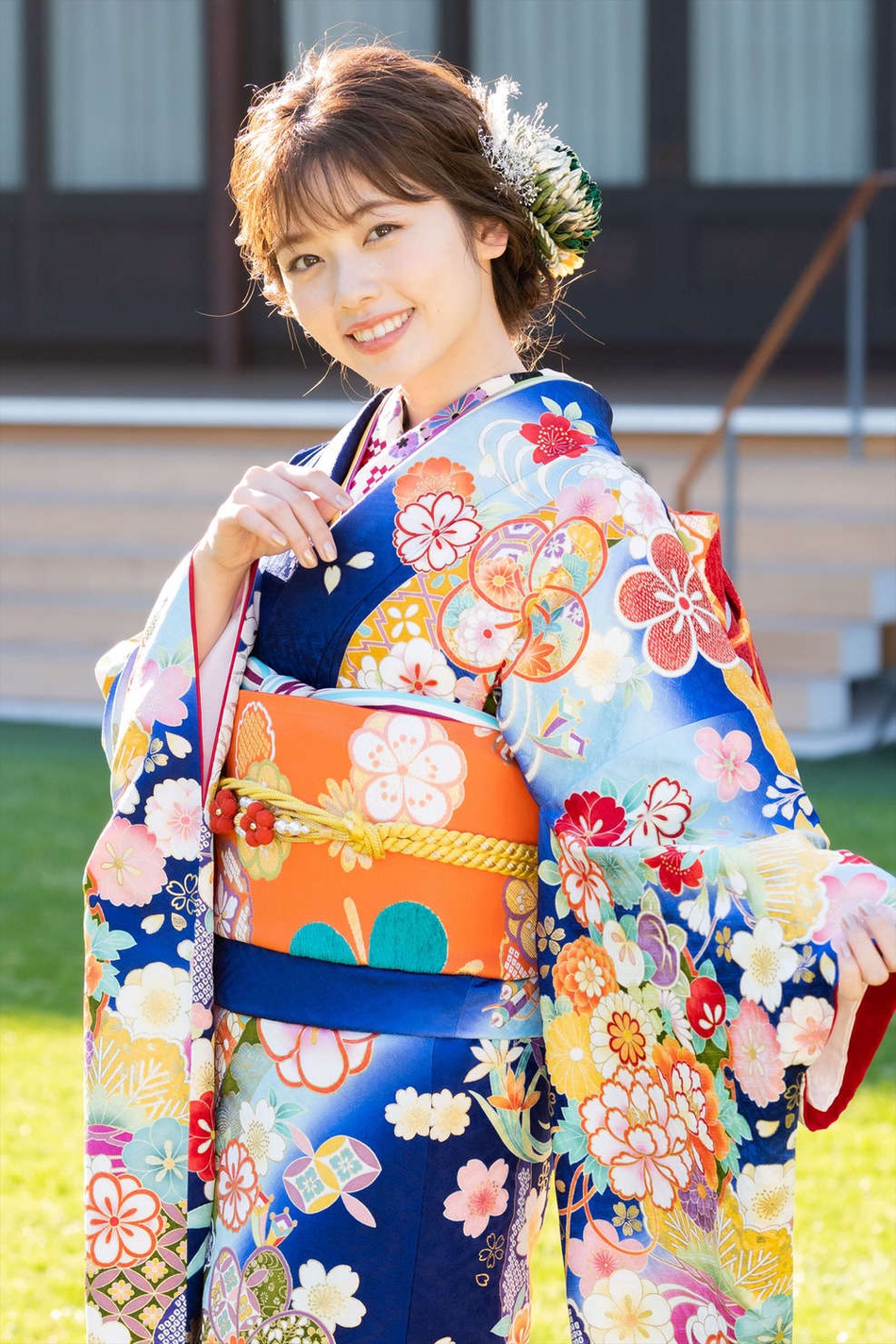 组图:小芝风花拍摄和服写真 明媚阳光下笑容甜蜜动人