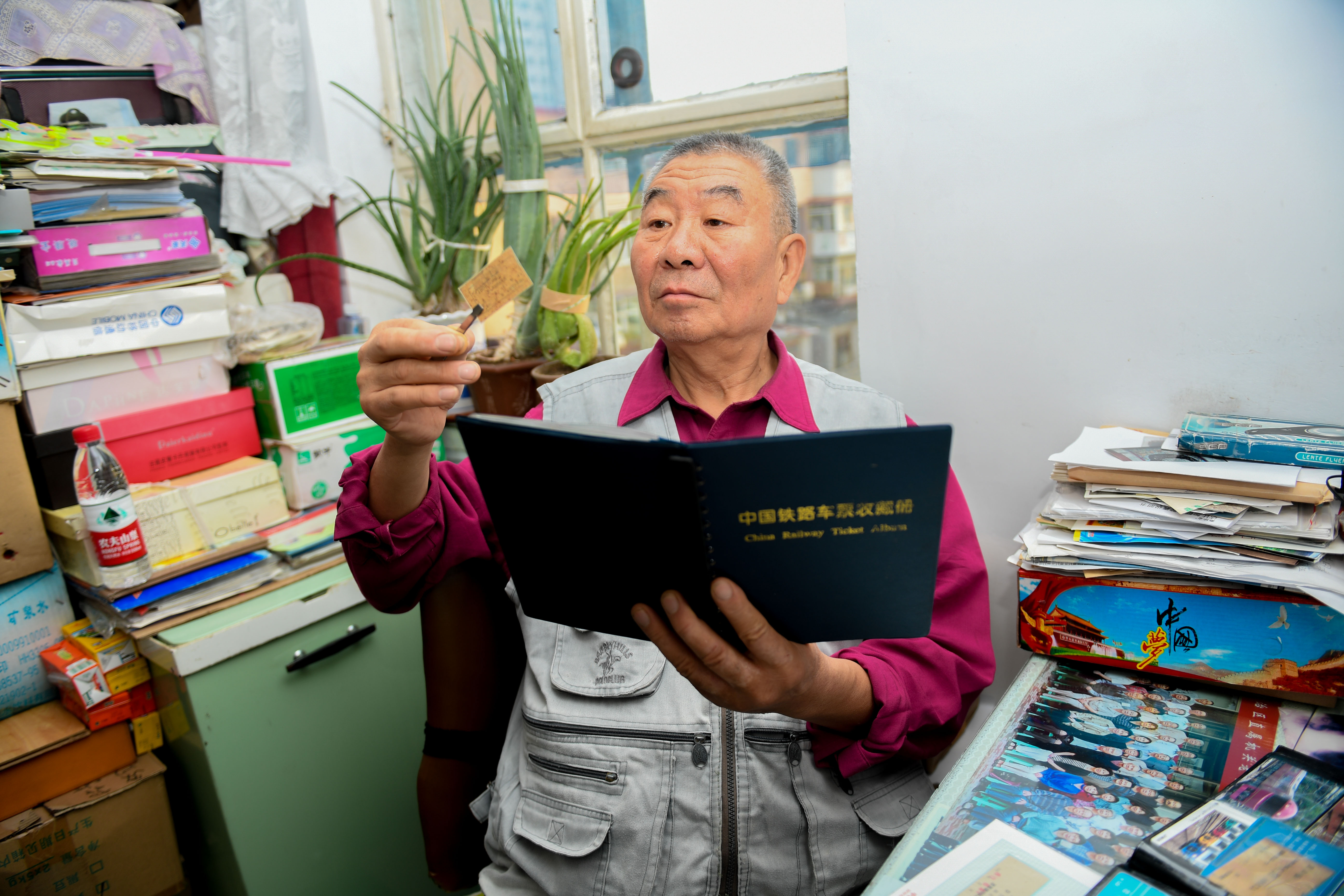 "铁路收藏家"刘振起:用老物件见证中国铁路的变迁(3)