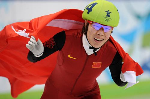 谁说女人不能扛大旗?周洋成中国奥运第二位女旗手!