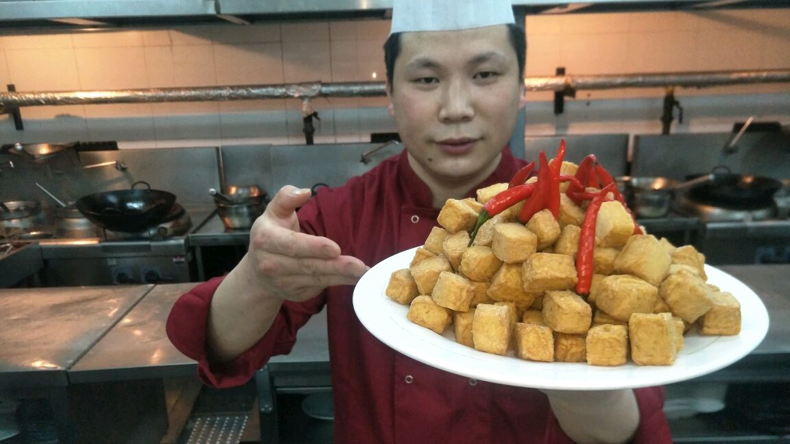 大厨教你：“鱼豆腐”好吃的做法，比吃麻辣烫过瘾