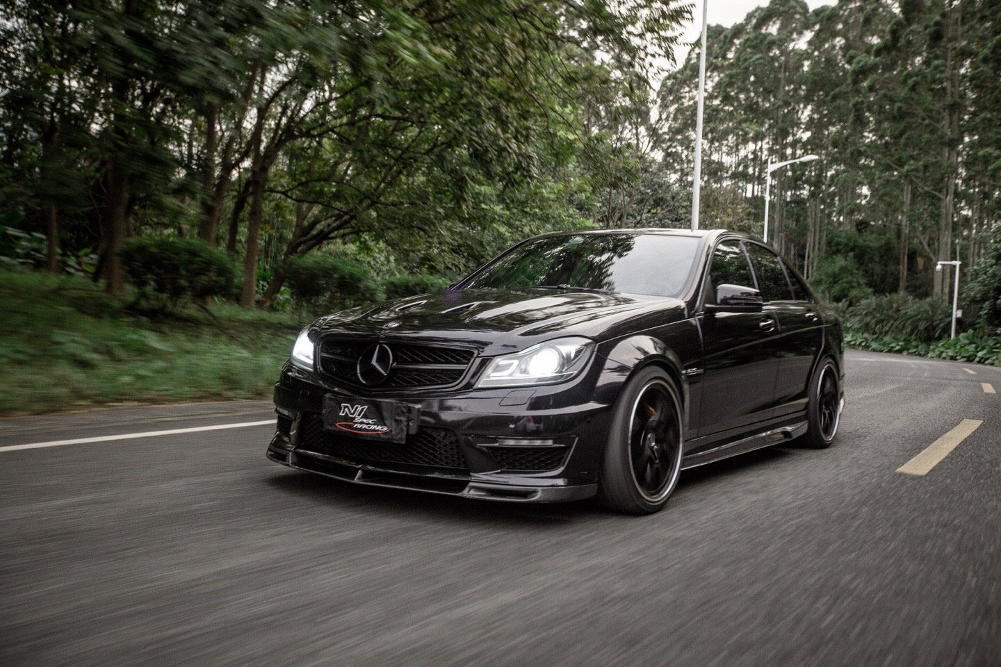 奔驰amg的v8发动机 电动机=?