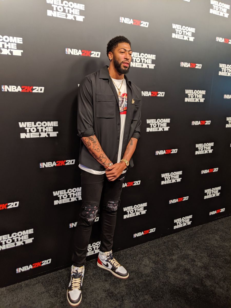 眼花缭乱!戴维斯自拍分享动态变化2k20游戏封面