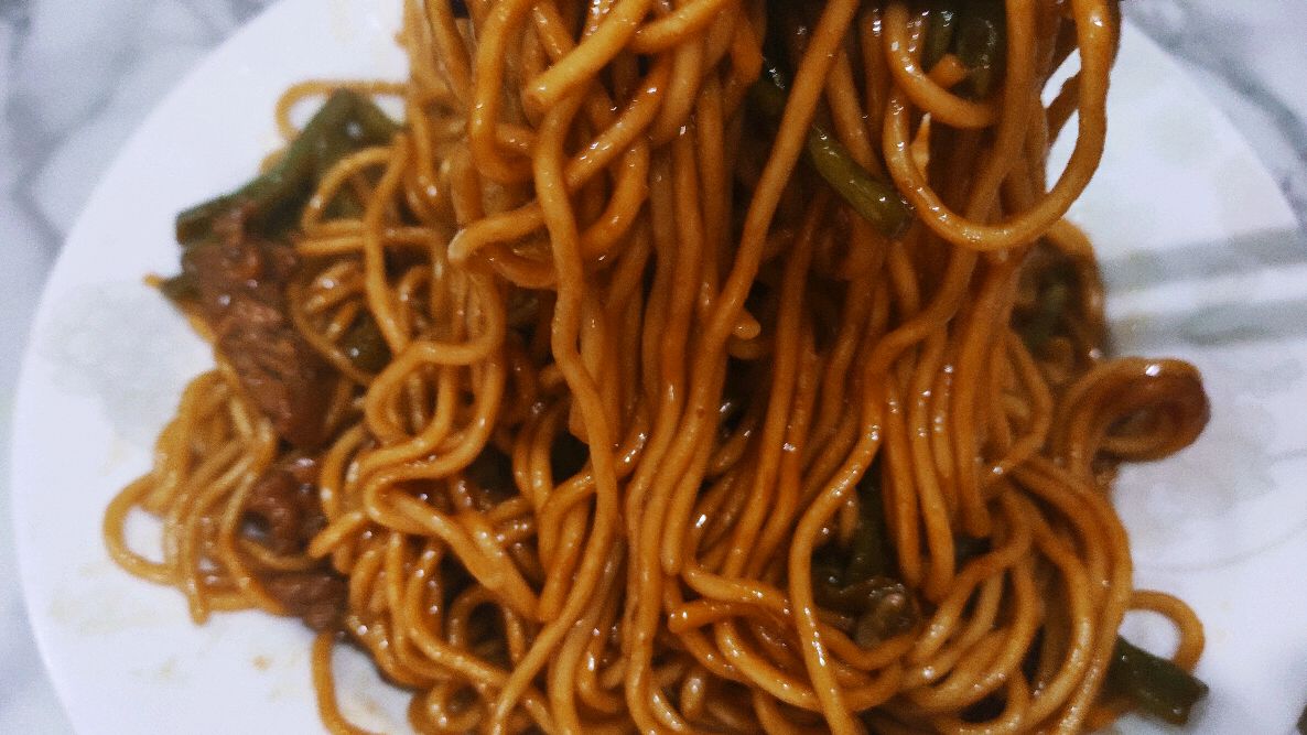 大厨教你豆角焖面的家常做法,鲜香可口,面条爽滑劲道,先收藏了
