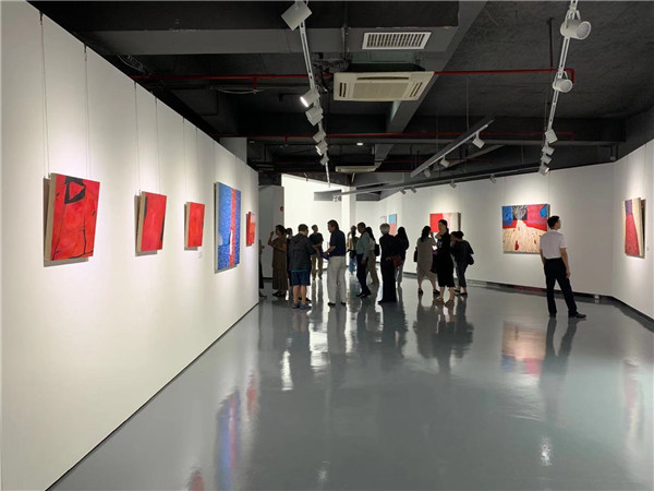 李晴绘画展亮相深圳大学美术馆:所有绘画都是我人生的写照