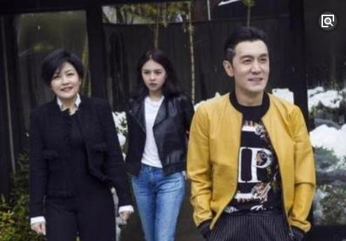 李咏离世,时隔三个多月,哈文首次晒出李咏美国墓地