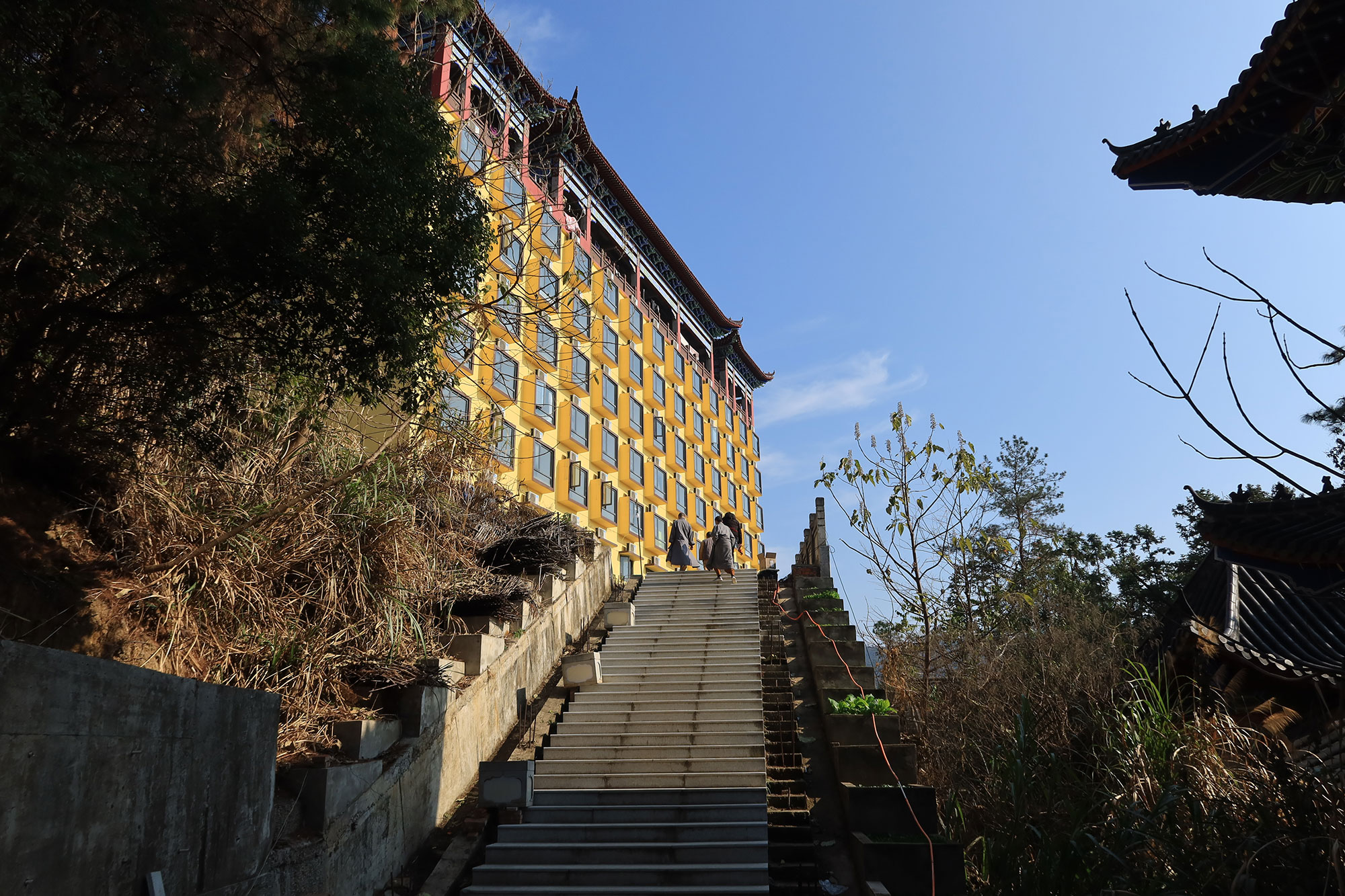 南昌国模最大的佛寺:翠岩禅寺,梅岭脚下的千年古寺