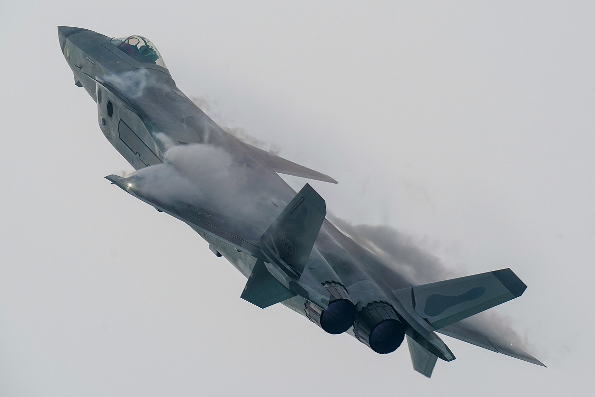 歼20在不牺牲隐身的情况下可以执行对地攻击任务吗?