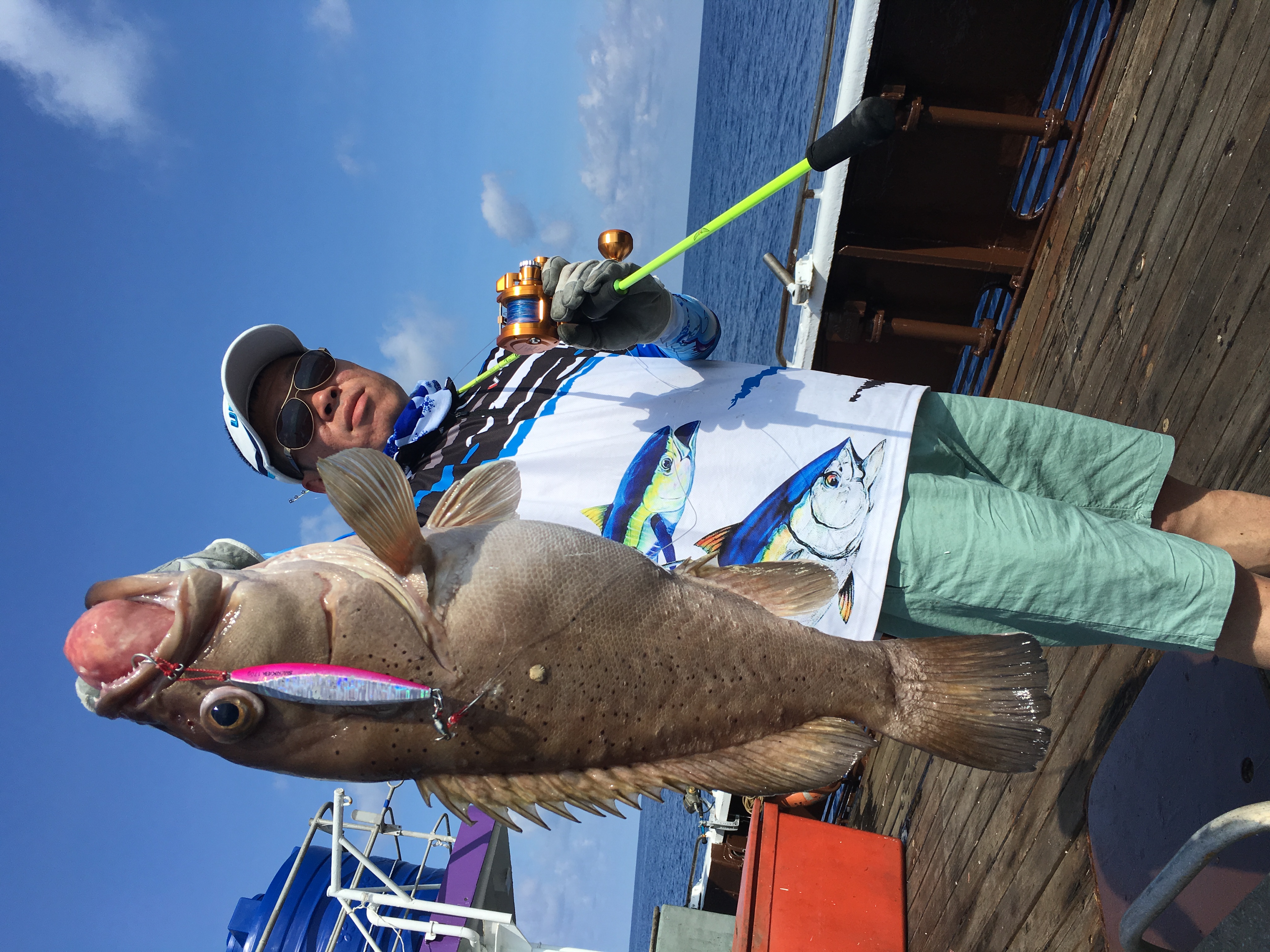 海钓真过瘾,一条大鱼价值相当于一台苹果8,我们钓了这么多