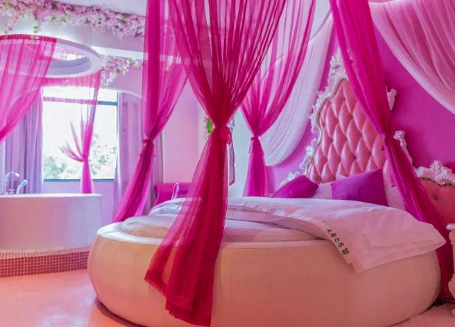 情侣入住酒店必点"水床",与普通床有何区别?躺上面不会漏水吗