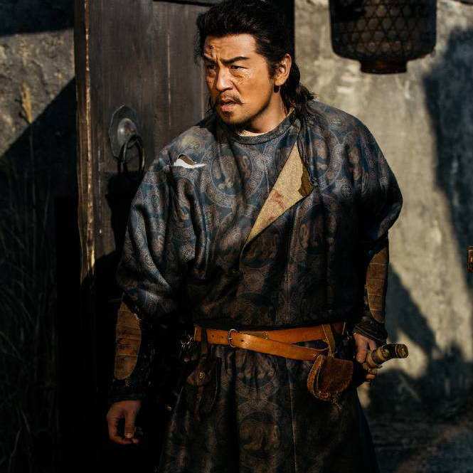 爱称很多吃啥火啥,雷佳音,角色虽然接地气,但看到了你的好演技