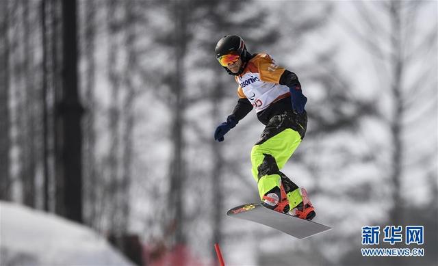 平昌冬残奥会 中国选手孙奇晋级单板滑雪八分之一决赛