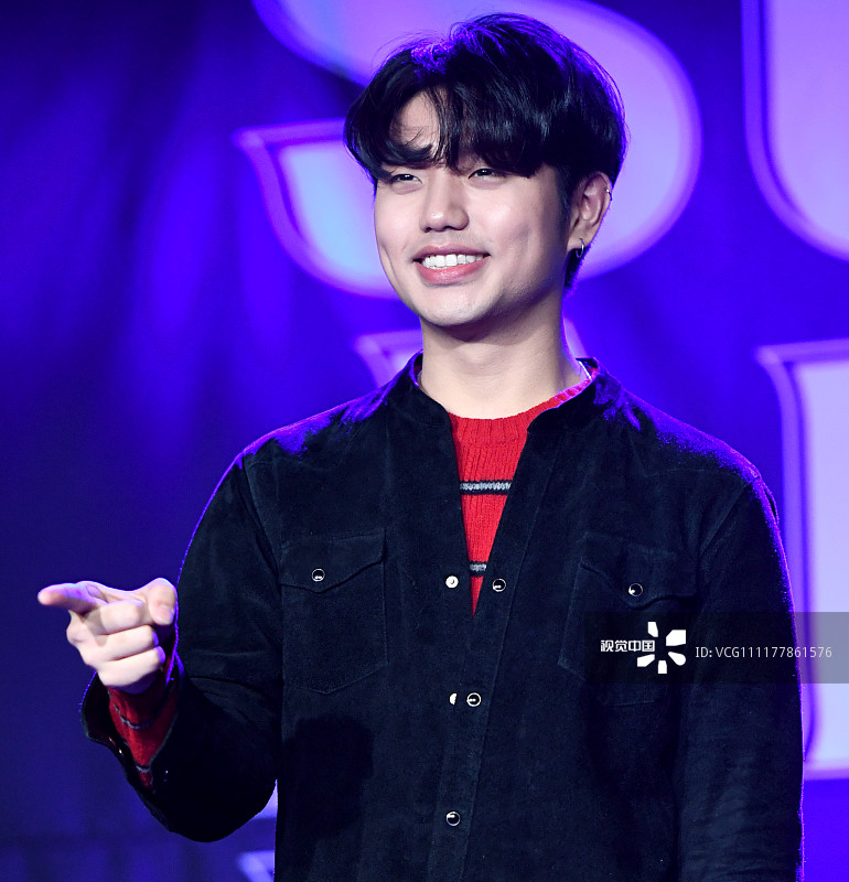 2018年11月22日,韩国首尔,柳熙烈,sam kim出席新专辑发布会.