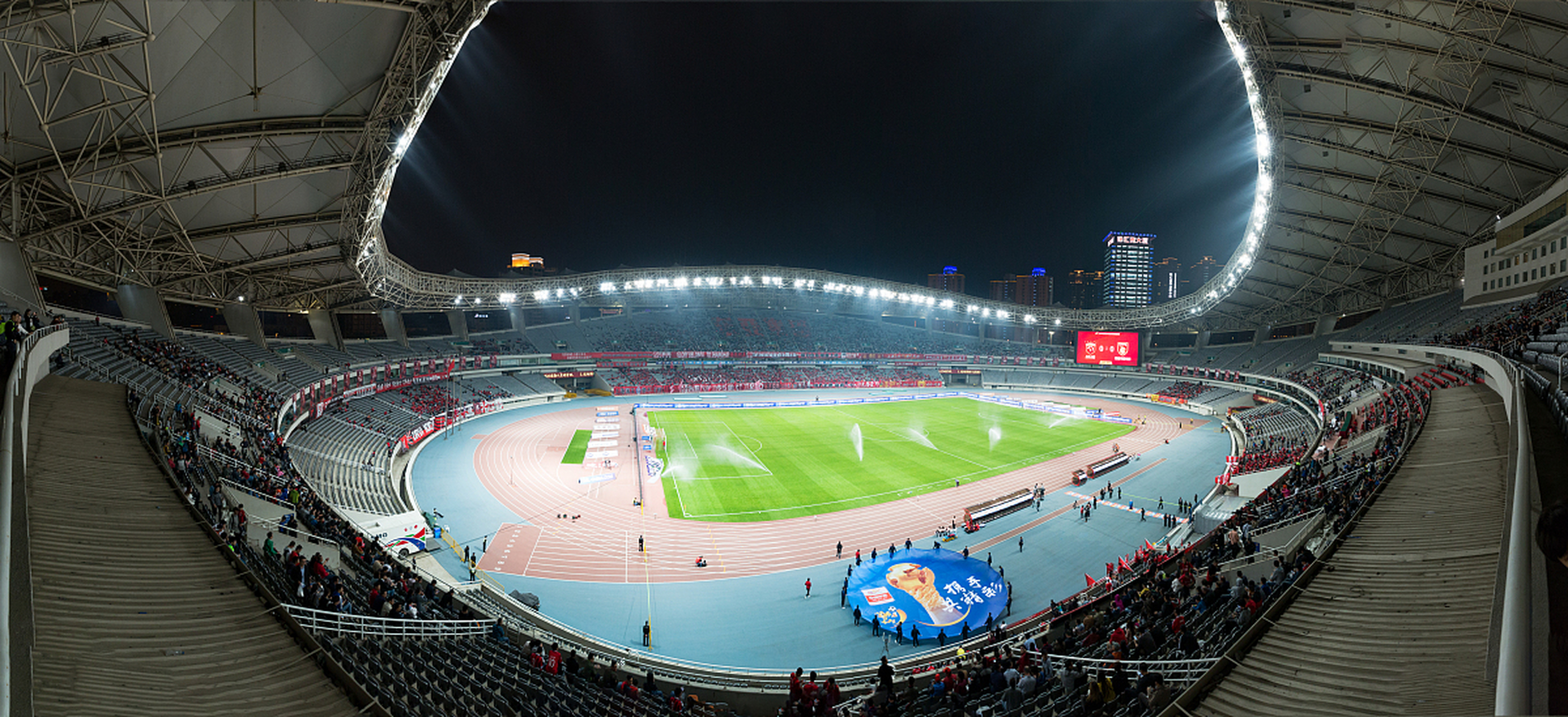 东方体育日报:新赛季上海申花主场敲定为上海八万人体育场.