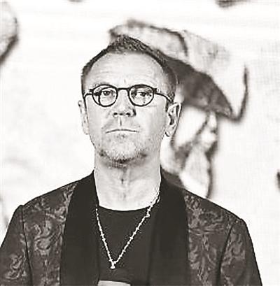 《虎胆龙威2》导演哈林:好莱坞拍片很少"计划外"