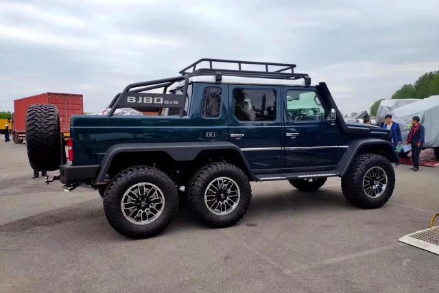 国产"野兽级"越野车,7个轮子 4排气,奔驰g63也比不了!
