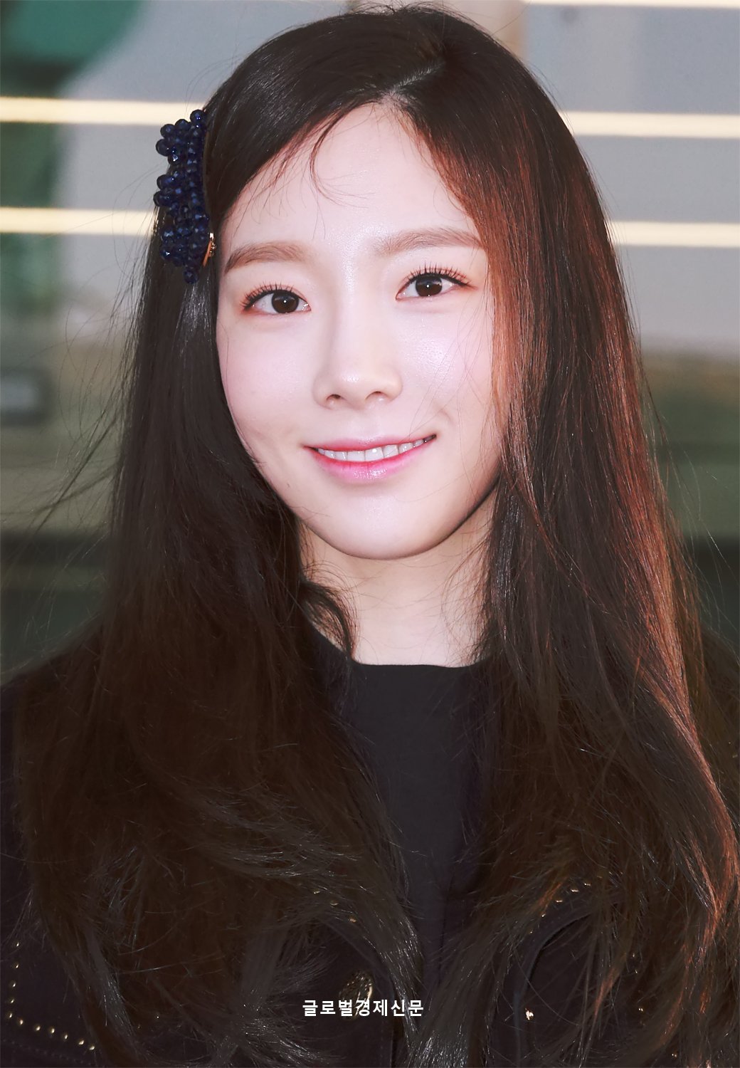 韩国女团少女时代队长金泰妍现身机场:宛如18岁女高中生清纯可爱