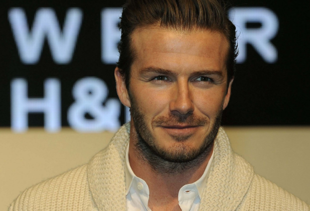 不少支持男明星带耳钉的都会拿贝克汉姆,c罗来举例子,似乎他们耳朵上