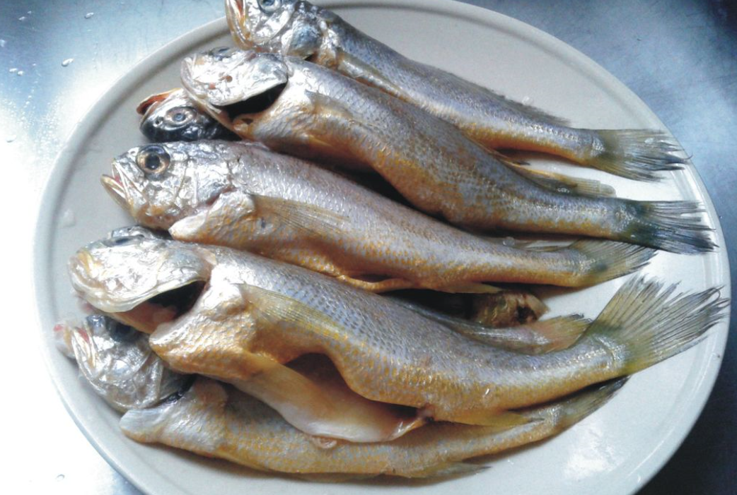 豆酱花仙鱼骨刺少春季多给孩子吃是不错的选择