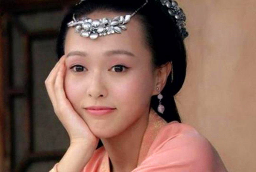 15位托腮的古装美女:郑爽可爱,迪丽热巴俏皮,赵丽颖简直萌出血