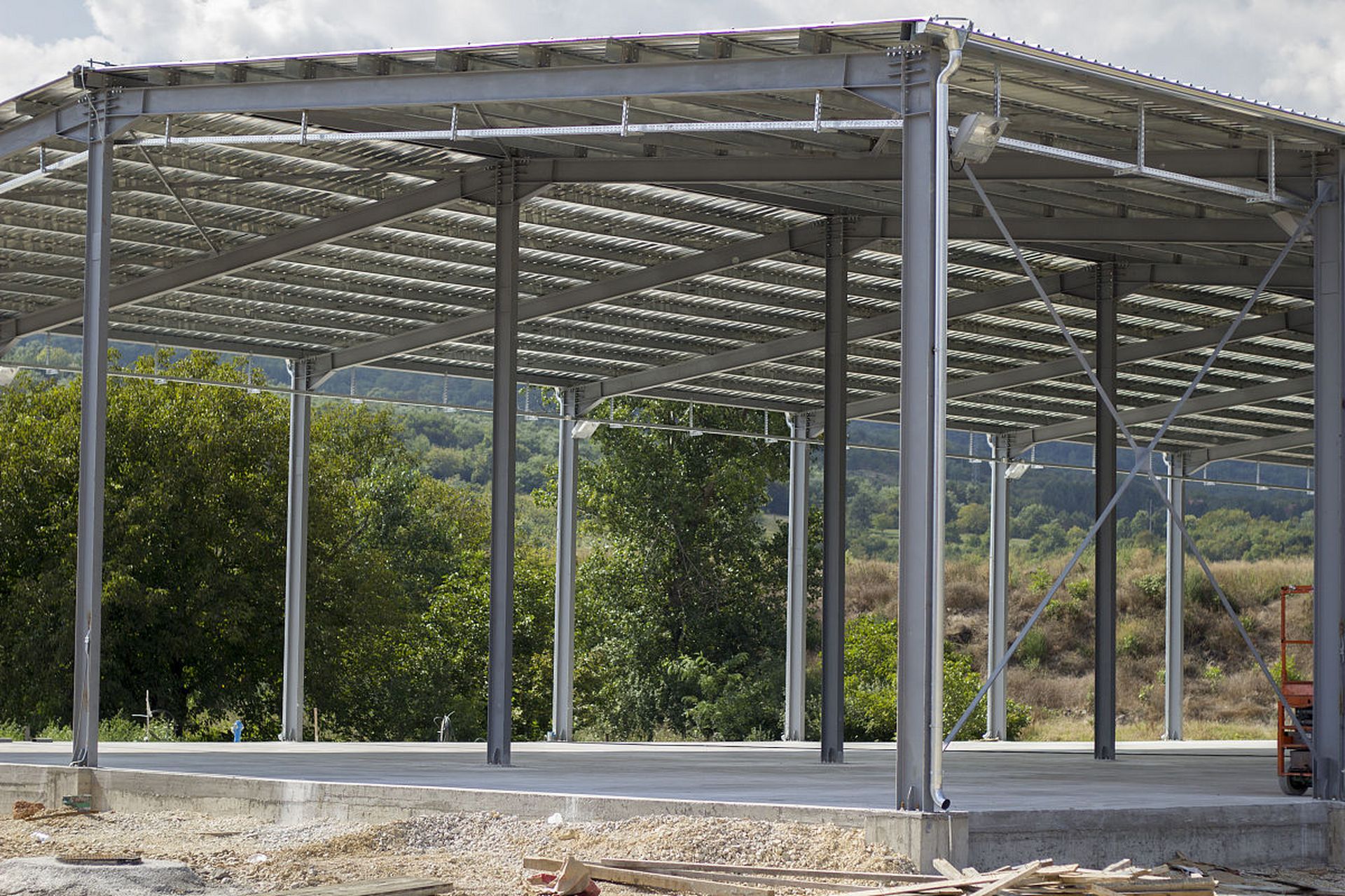 【农村铁皮棚拆除政策】 不管在任何地方搭建任何类型的建筑物,都应当