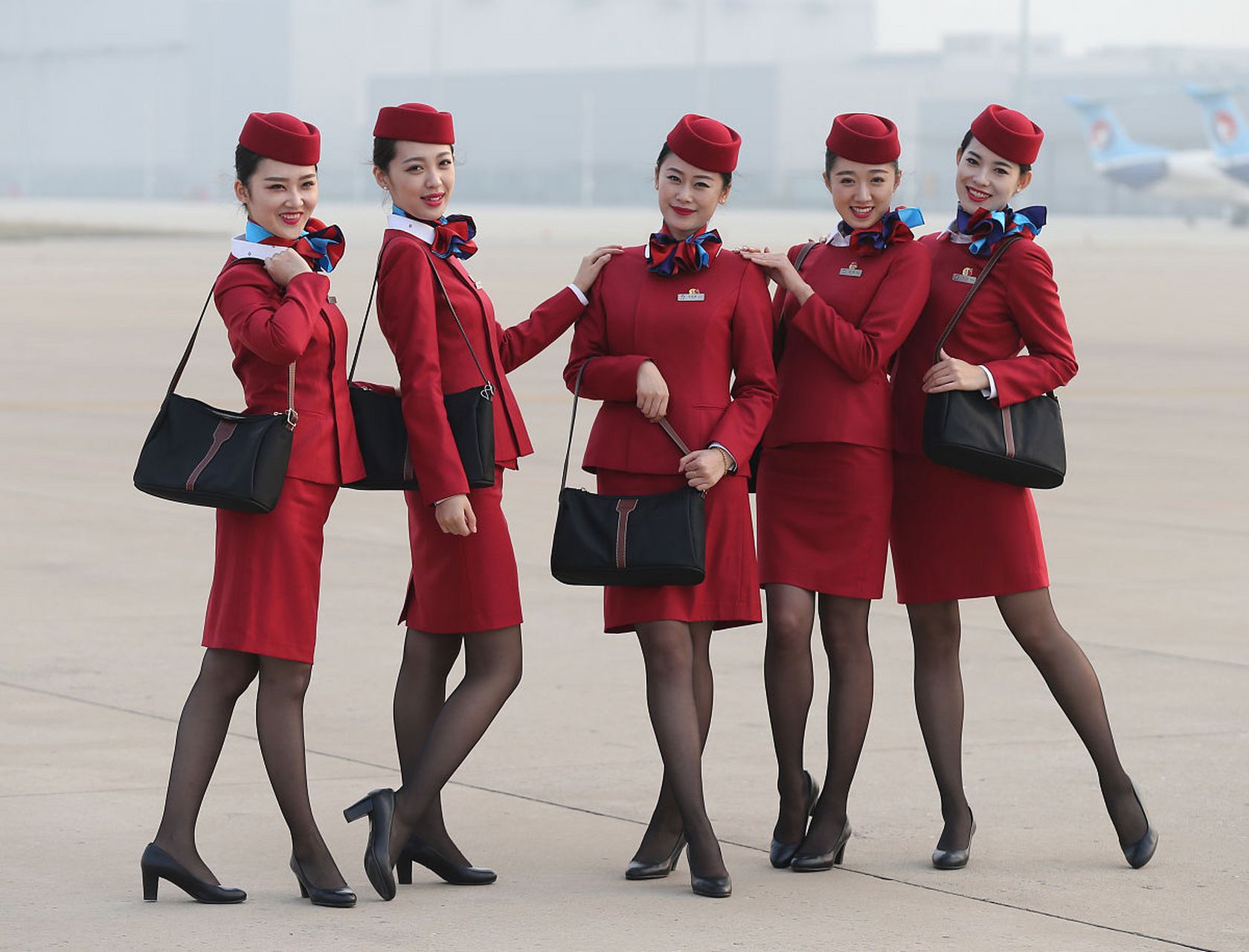 乘务员是一个非常辛苦的职业,需要具备较强的服务态度和心理素质.