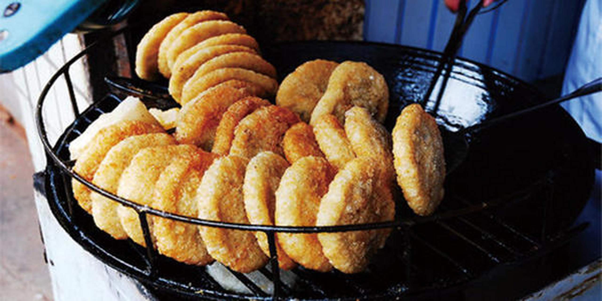 油炸粑为内江民间流行的一种小吃.