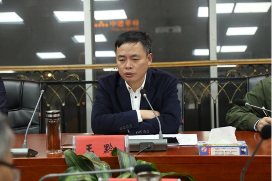 王黔在云岩区建筑工地安全生产工作调度会上强调 坚决守住安全生产这