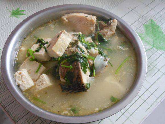 原来鲤鱼豆腐汤是这样做的,简单4步,味道鲜美,腥味全无