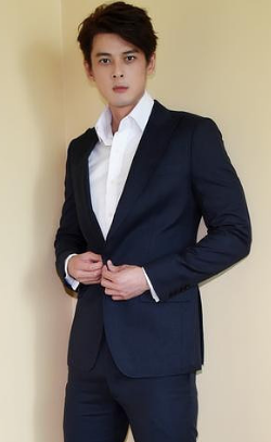 郭品超街头牵手美女,秀恩爱疑似恋情曝光,她曾出演过这些剧