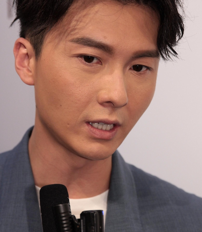 新晋tvb视帝王浩信现身,大秀厨艺,网友:这样的他真的好帅?