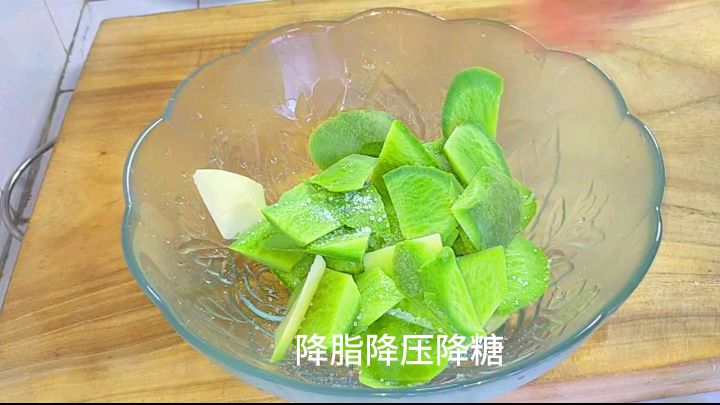 没想到萝卜皮这样做真是太好吃,脆爽酸甜又减脂,我家一周吃五次