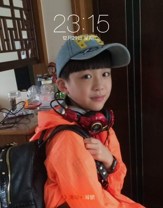 还记得《爱情公寓》的雷哥吗?长大后留渣男锡纸烫,帅到不敢认!